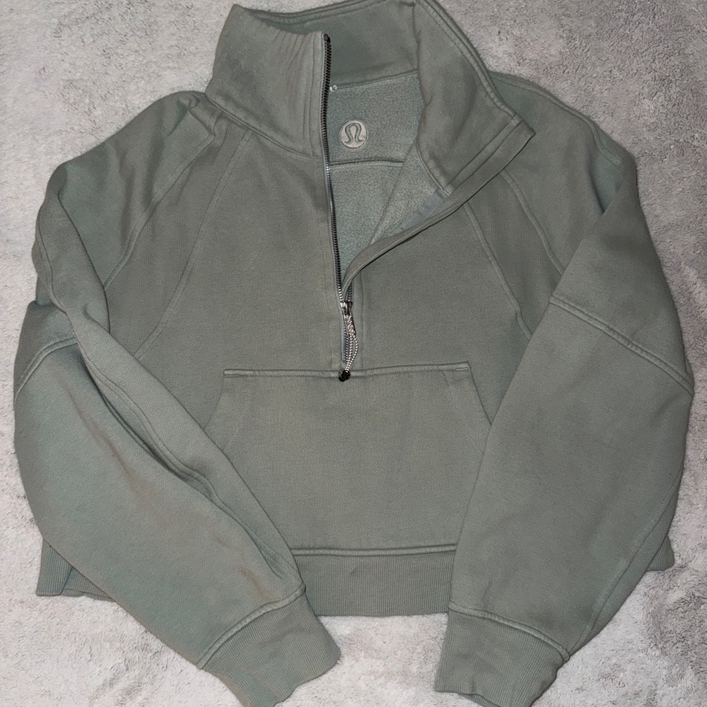LULULEMON 1/4 zip scuba